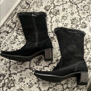 Elegant Black Fur-Lined Women's Boots